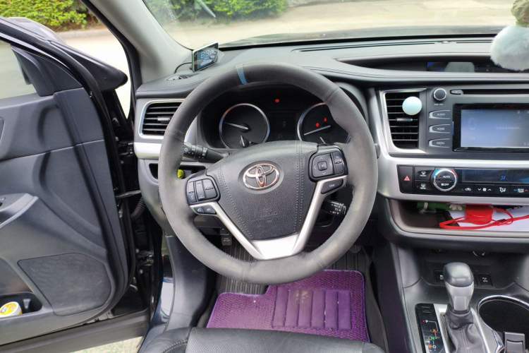 Used Toyota Highlander 2017 2.0T Four-Wheel Drive Luxury Edition 7 Seats Steering Wheel
