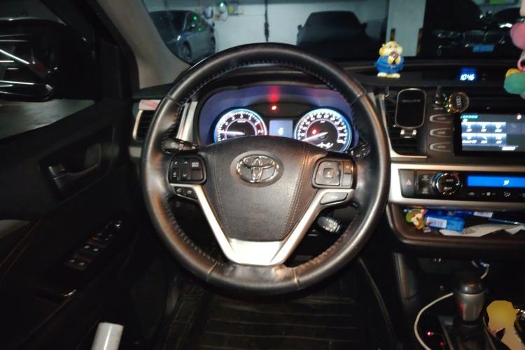 Used Toyota Highlander 2017 2.0T Four-Wheel Drive Luxury Edition 7 Seats Steering Wheel