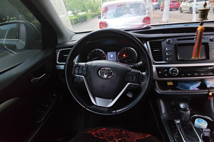 Used Toyota Highlander 2017 2.0T Four-Wheel Drive Luxury Edition 7 Seats Steering Wheel