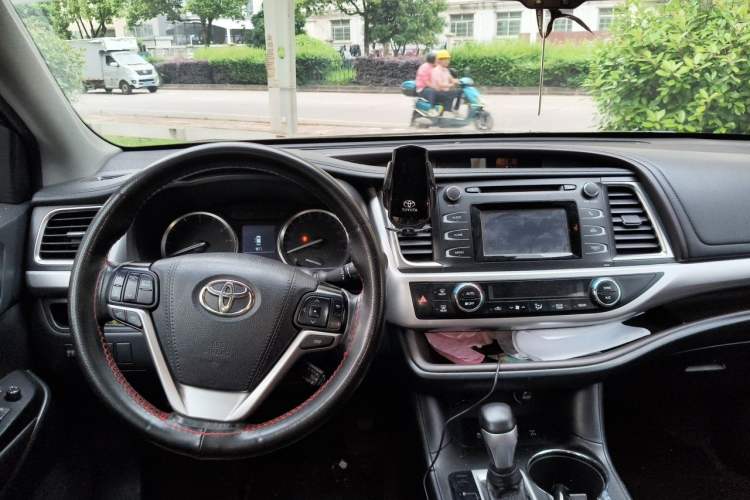 Used Toyota Highlander 2017 2.0T Four-Wheel Drive Black Edition Limited Model Steering Wheel