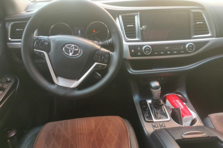 Used Toyota Highlander 2017 2.0T Four-Wheel Drive Luxury Edition 7 Seats Steering Wheel