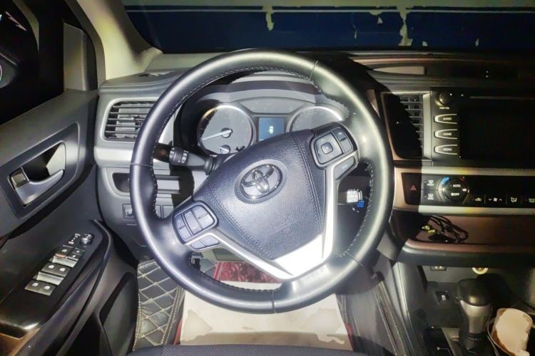 Used Toyota Highlander 2017 2.0T Four-Wheel Drive Luxury Edition 7 Seats Steering Wheel