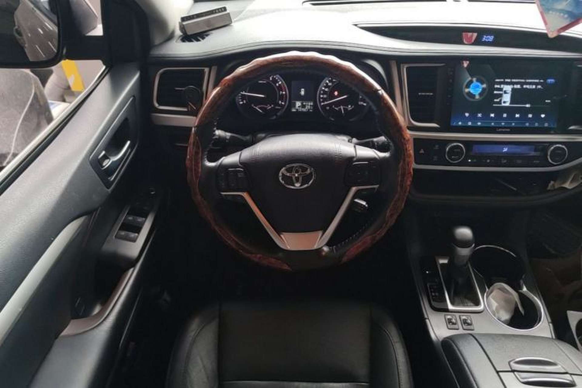 Used Toyota Highlander 2017 2.0T Four-Wheel Drive Luxury Edition 7 Seats Steering Wheel