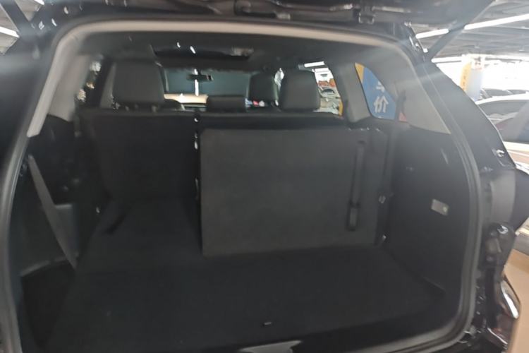 Used Toyota Highlander 2017 2.0T Two-Wheel Drive Luxury Edition 7 Seats Trunk
