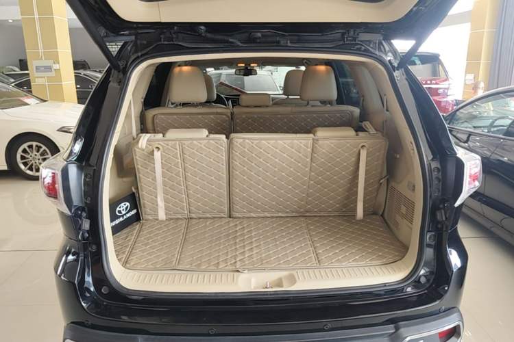 Used Toyota Highlander 2017 2.0T Two-Wheel Drive Luxury Edition 7 Seats Trunk