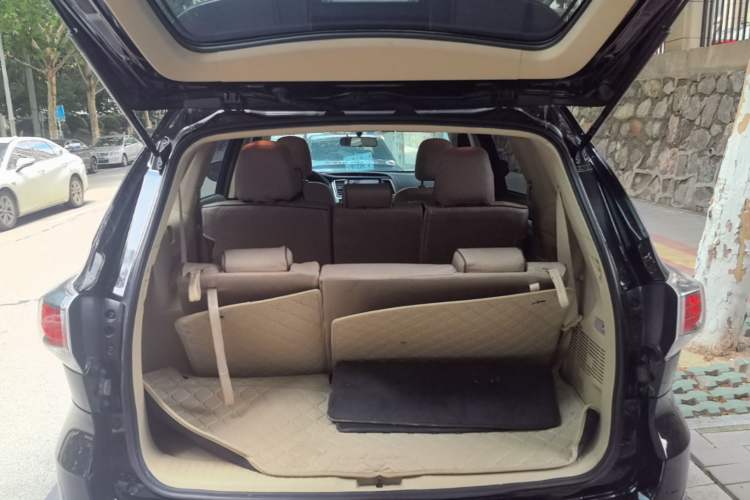 Used Toyota Highlander 2017 2.0T Two-Wheel Drive Elite Version 7 Seats Trunk