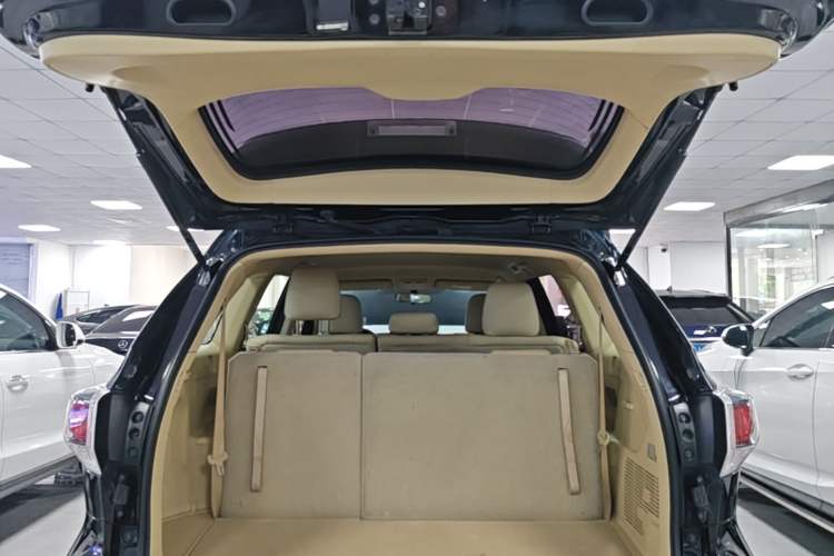 Used Toyota Highlander 2017 2.0T Four-Wheel Drive Elite Edition 7-Seater Trunk