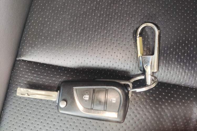 Used Toyota Highlander 2017 2.0T Two-Wheel Drive Elite Edition 5 Seats Vehicle Key