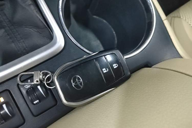 Used Toyota Highlander 2017 2.0T Four-Wheel Drive Luxury Edition 7 Seats Vehicle Key