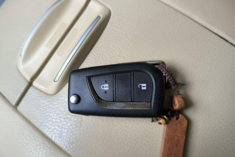 Used Toyota Highlander 2017 2.0T Four-Wheel Drive Elite Edition 7-Seater Vehicle Key