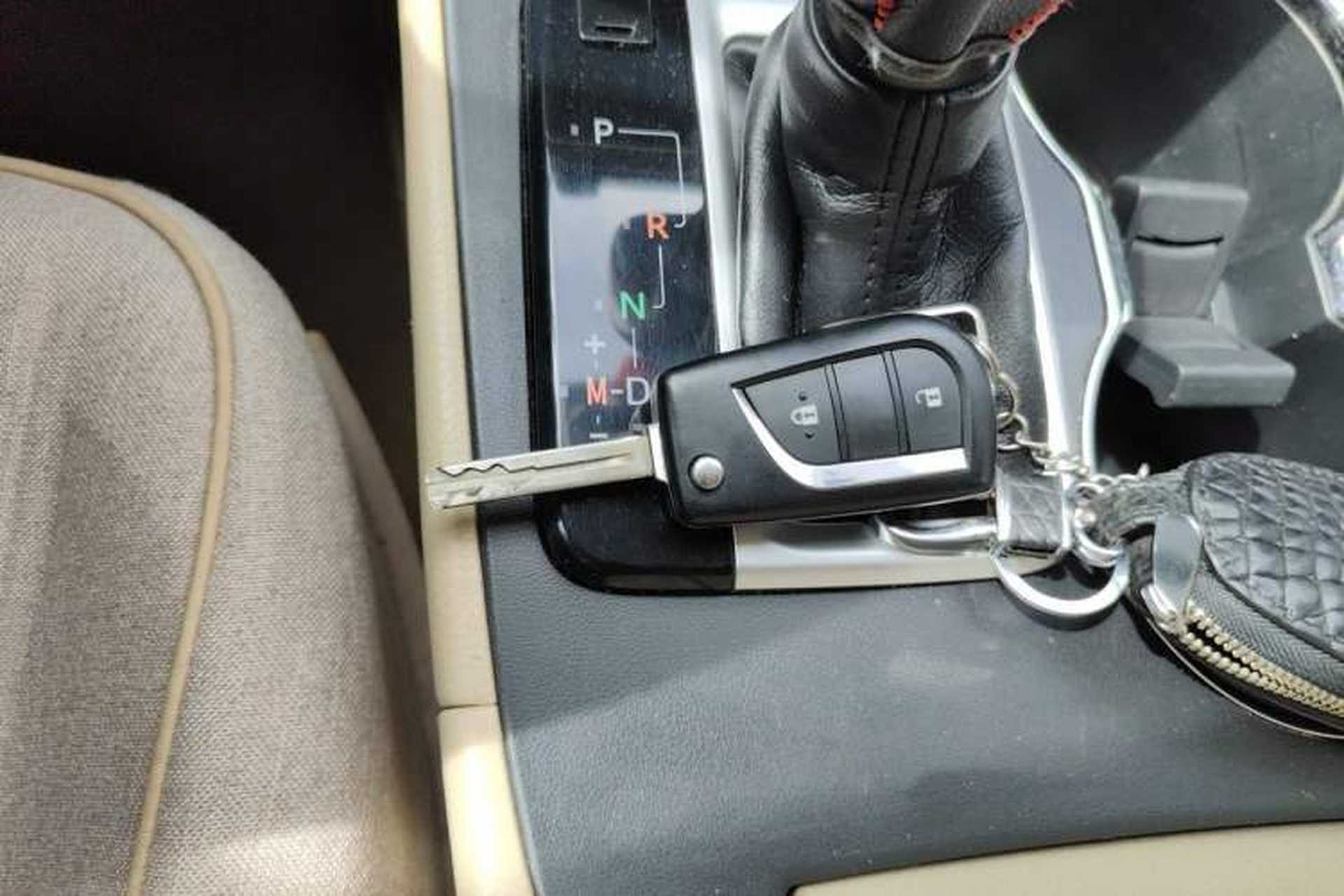 Used Toyota Highlander 2017 2.0T Two-Wheel Drive Elite Version 7 Seats Vehicle Key