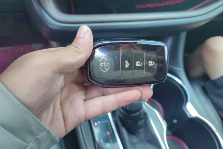Used Toyota Highlander 2017 2.0T Four-Wheel Drive Luxury Edition 7 Seats Vehicle Key