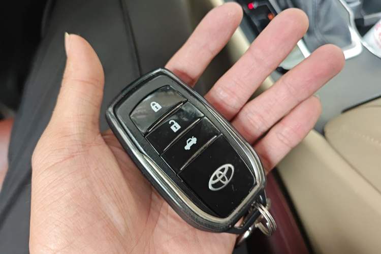 Used Toyota Highlander 2017 2.0T Four-Wheel Drive Elite Edition 7-Seater Vehicle Key