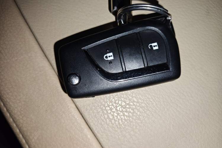 Used Toyota Highlander 2017 2.0T Four-Wheel Drive Elite Edition 7-Seater Vehicle Key