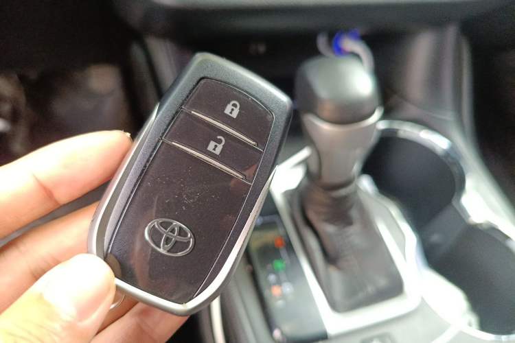 Used Toyota Highlander 2017 2.0T Two-Wheel Drive Luxury Edition 7 Seats Vehicle Key