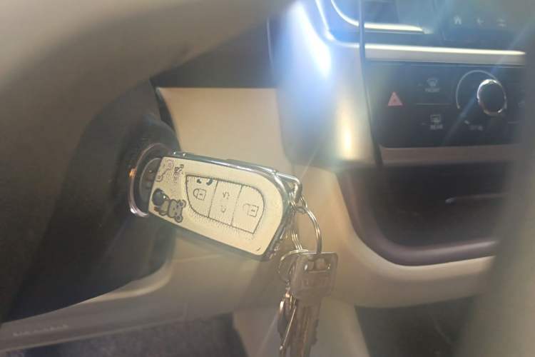 Used Toyota Highlander 2017 2.0T Two-Wheel Drive Elite Version 7 Seats Vehicle Key