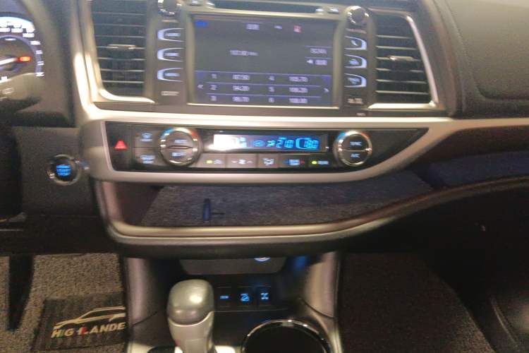 Used Toyota Highlander 2017 2.0T Four-Wheel Drive Ultimate Edition 7 Seats Audio And AC Panel