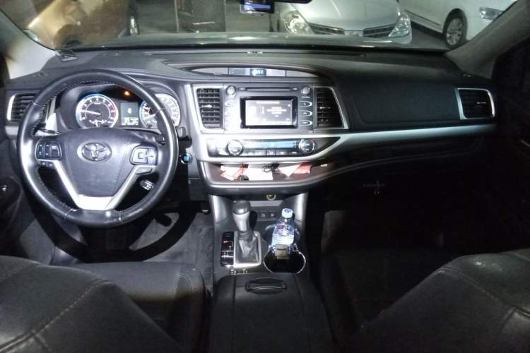 Used Toyota Highlander 2017 2.0T Four-Wheel Drive Luxury Edition 7 Seats Center Console