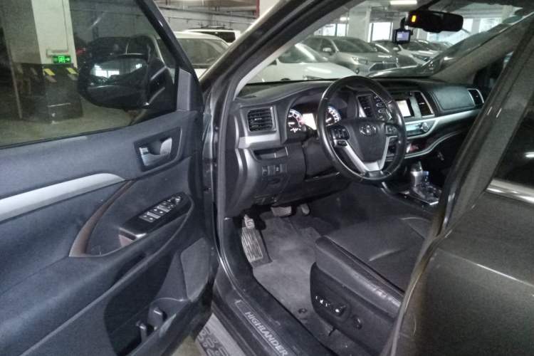 Used Toyota Highlander 2017 2.0T Four-Wheel Drive Luxury Edition 7 Seats Driver Seat