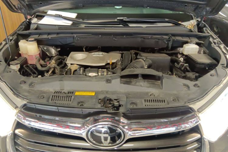 Used Toyota Highlander 2017 2.0T Four-Wheel Drive Ultimate Edition 7 Seats Engine Bay
