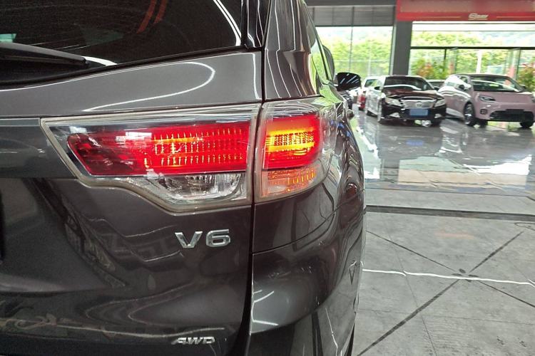 Used Toyota Highlander 2017 3.5L 4x4 Elite Edition 7-Seater Exterior 2