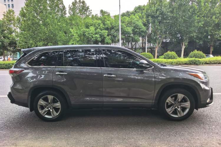Used Toyota Highlander 2017 2.0T Two-Wheel Drive Luxury Edition 7 Seats Exterior 3
