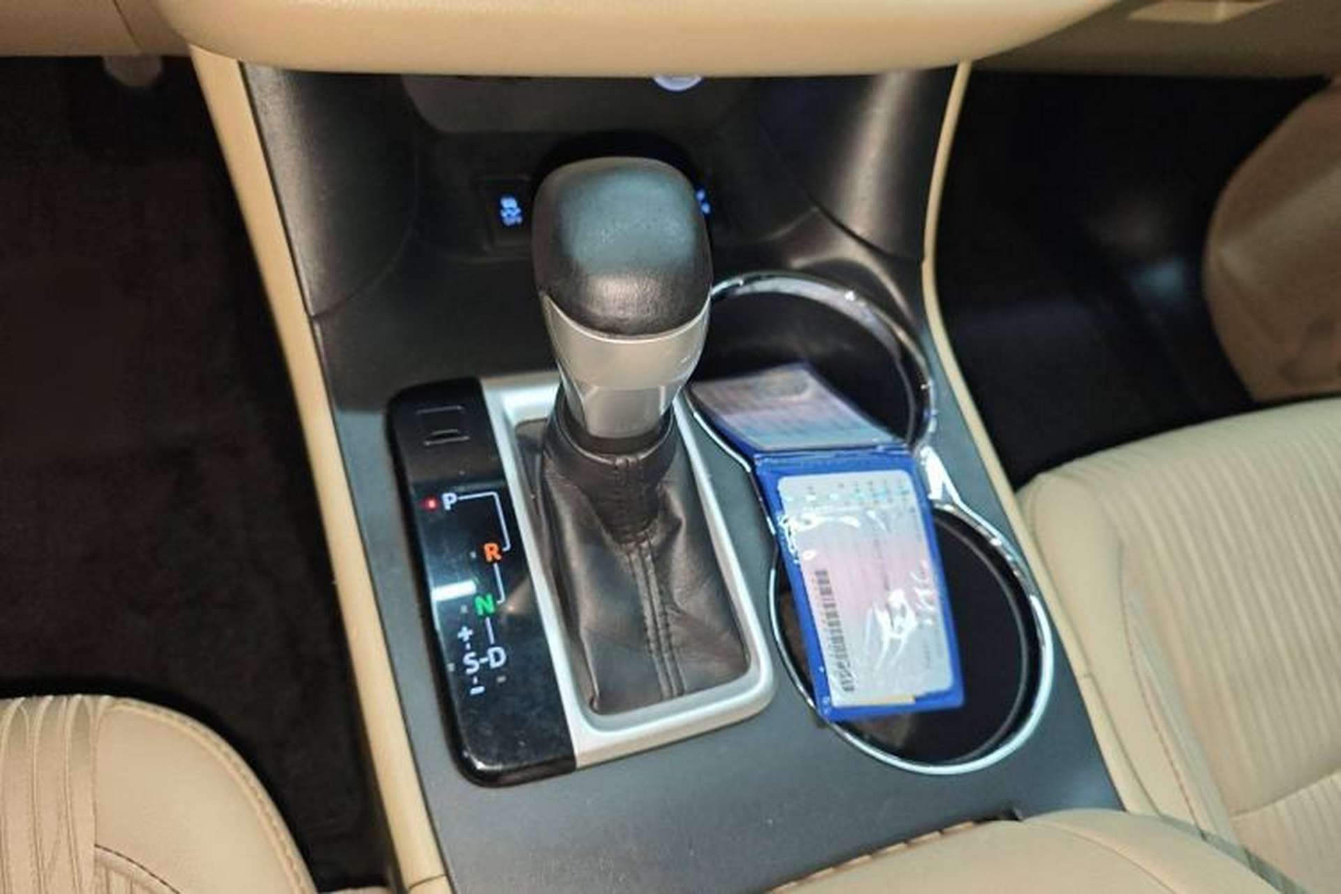 Used Toyota Highlander 2017 3.5L 4x4 Elite Edition 7-Seater Gear Lever