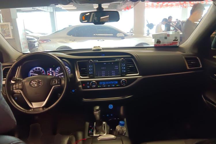 Used Toyota Highlander 2017 2.0T Four-Wheel Drive Ultimate Edition 7 Seats Interior 2