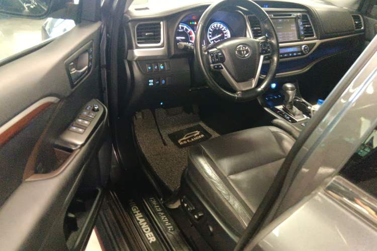 Used Toyota Highlander 2017 2.0T Four-Wheel Drive Ultimate Edition 7 Seats Interior 3