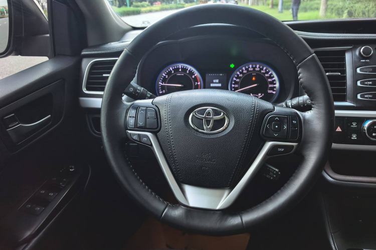 Used Toyota Highlander 2017 2.0T Two-Wheel Drive Luxury Edition 7 Seats Interior 5