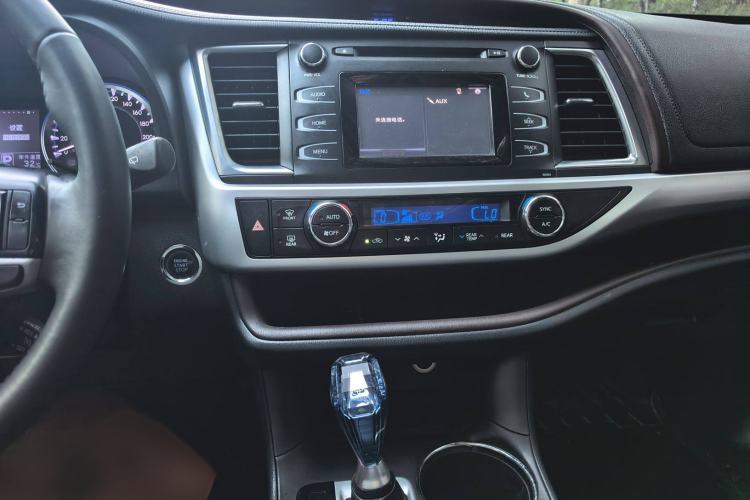 Used Toyota Highlander 2017 2.0T Two-Wheel Drive Luxury Edition 7 Seats Interior 6