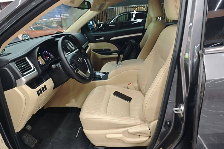 Used Toyota Highlander 2017 3.5L 4x4 Elite Edition 7-Seater Left Front Seat