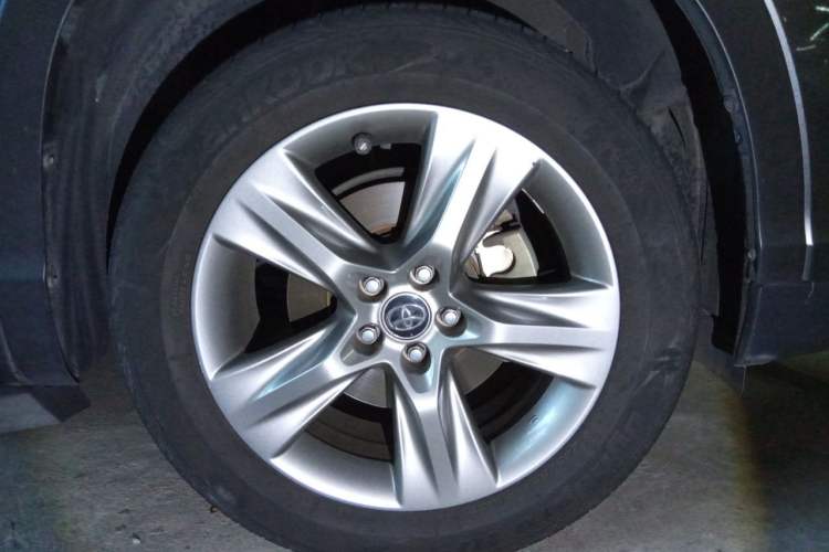 Used Toyota Highlander 2017 2.0T Four-Wheel Drive Luxury Edition 7 Seats Right Front Wheel Hub