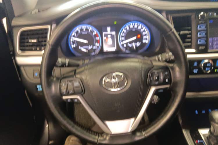 Used Toyota Highlander 2017 2.0T Four-Wheel Drive Ultimate Edition 7 Seats Steering Wheel