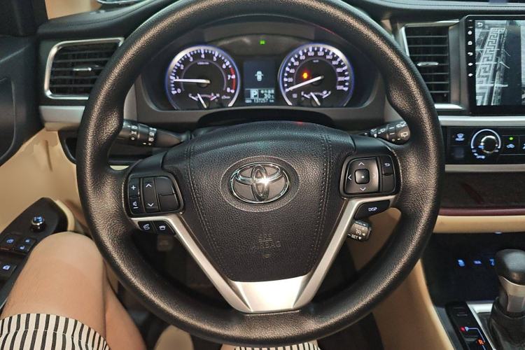 Used Toyota Highlander 2017 3.5L 4x4 Elite Edition 7-Seater Steering Wheel