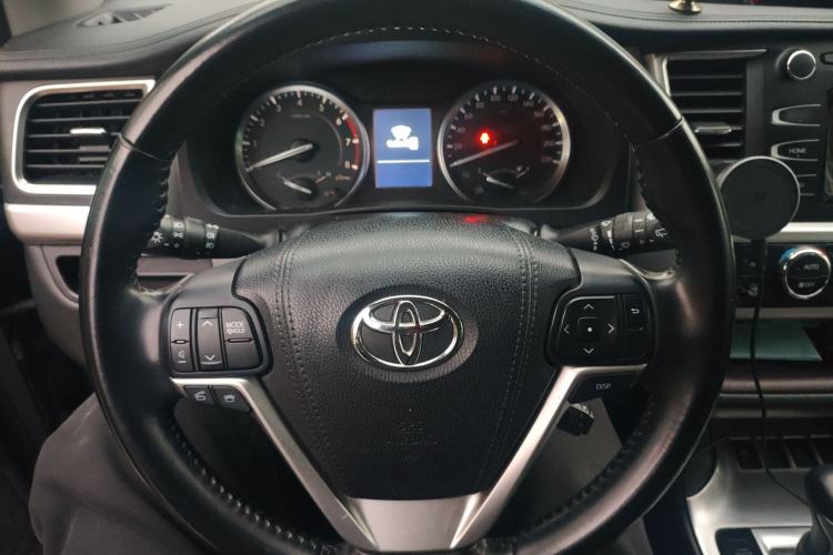 Used Toyota Highlander 2017 2.0T Four-Wheel Drive Luxury Edition 7 Seats Steering Wheel