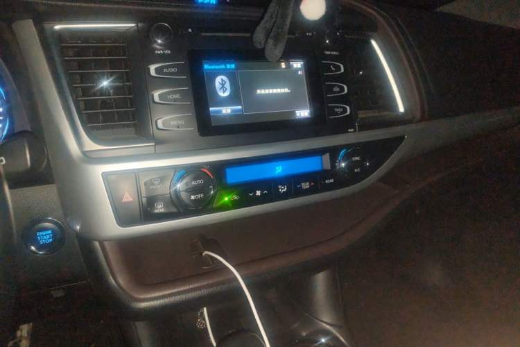 Used Toyota Highlander 2017 2.0T Two-Wheel Drive Elite Version 7 Seats Audio And AC Panel