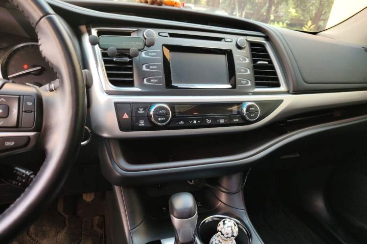 Used Toyota Highlander 2017 2.0T Four-Wheel Drive Luxury Edition 7 Seats Audio And AC Panel
