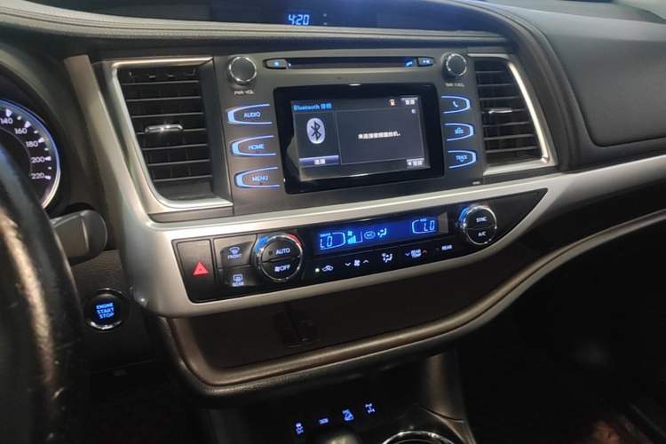 Used Toyota Highlander 2017 2.0T Four-Wheel Drive Luxury Edition 7 Seats Audio And AC Panel
