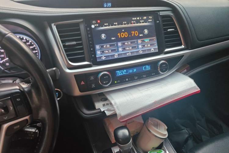 Used Toyota Highlander 2017 2.0T Two-Wheel Drive Luxury Edition 7 Seats Audio And AC Panel