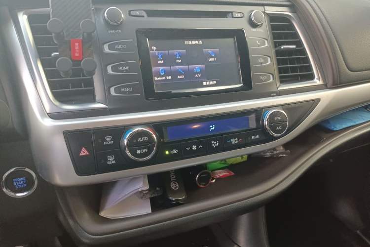 Used Toyota Highlander 2017 2.0T Four-Wheel Drive Luxury Edition 7 Seats Audio And AC Panel