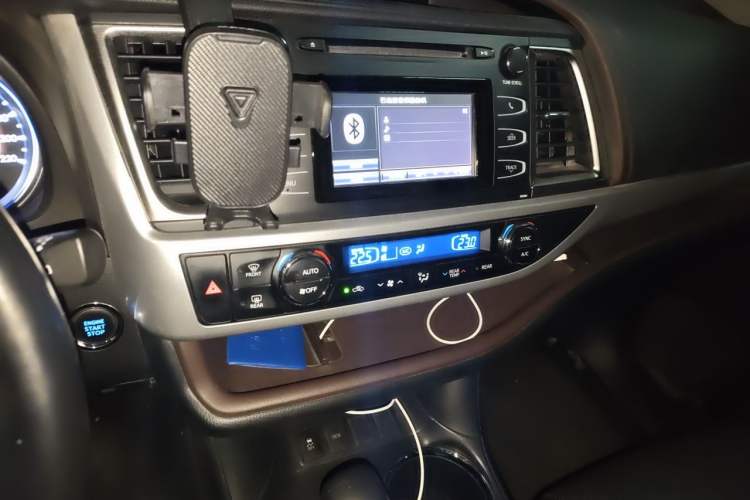 Used Toyota Highlander 2017 2.0T Two-Wheel Drive Luxury Edition 7 Seats Audio And AC Panel