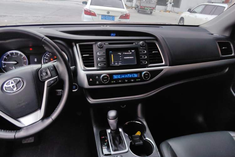 Used Toyota Highlander 2017 2.0T Four-Wheel Drive Luxury Edition 7 Seats Audio And AC Panel
