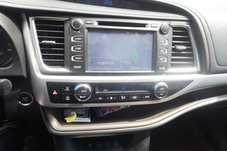 Used Toyota Highlander 2017 2.0T Four-Wheel Drive Luxury Navigation Version 7 Seats Audio And AC Panel