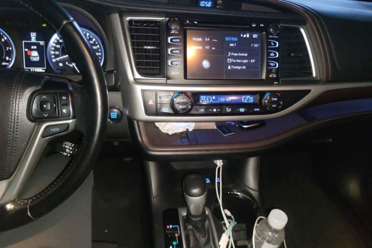 Used Toyota Highlander 2017 2.0T Four-Wheel Drive Ultimate Edition 7 Seats Audio And AC Panel