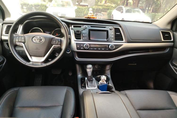 Used Toyota Highlander 2017 2.0T Four-Wheel Drive Luxury Edition 7 Seats Center Console