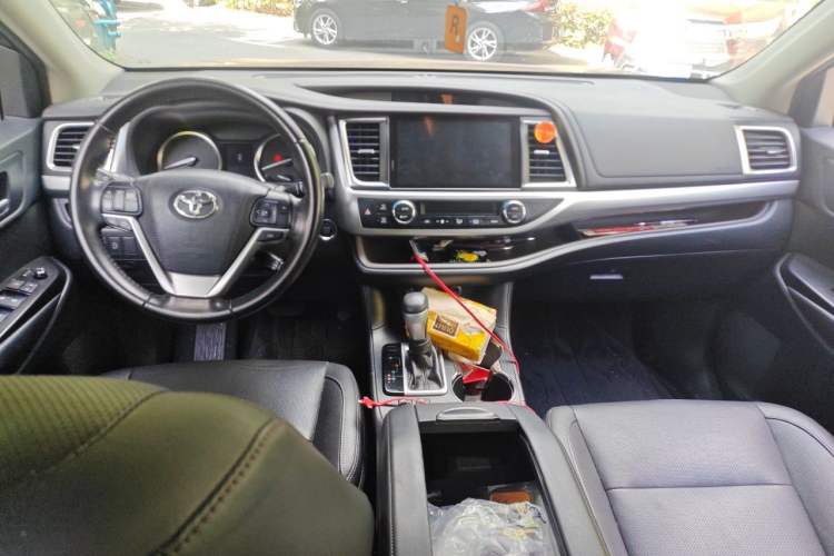 Used Toyota Highlander 2017 2.0T Four-Wheel Drive Luxury Edition 7 Seats Center Console