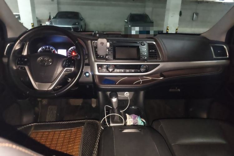 Used Toyota Highlander 2017 2.0T Two-Wheel Drive Luxury Edition 7 Seats Center Console