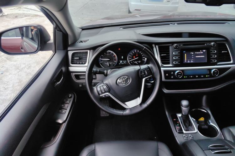 Used Toyota Highlander 2017 2.0T Four-Wheel Drive Luxury Edition 7 Seats Center Console