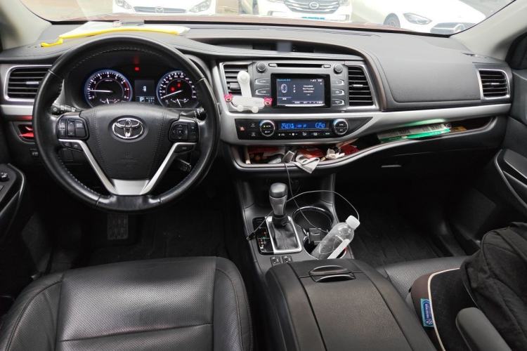 Used Toyota Highlander 2017 2.0T Two-Wheel Drive Luxury Edition 7 Seats Center Console